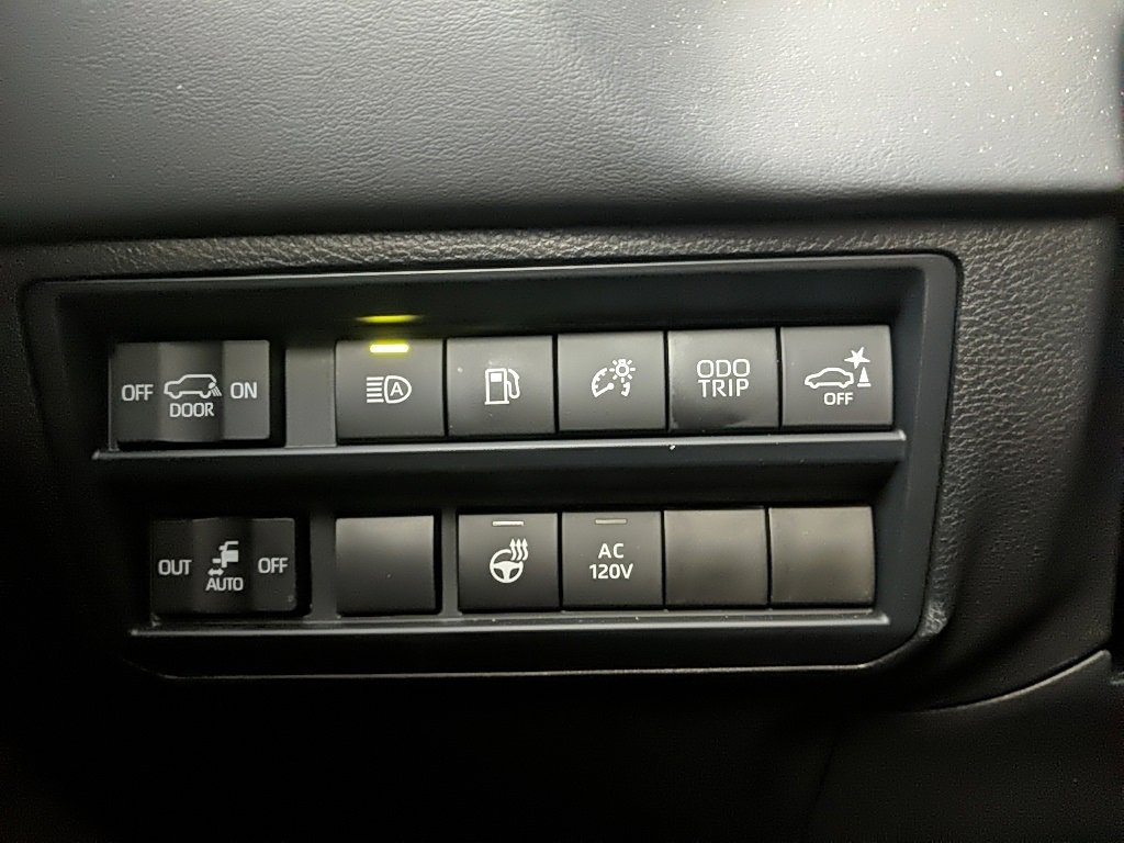 Used 2024 Toyota Sequoia Platinum image 27