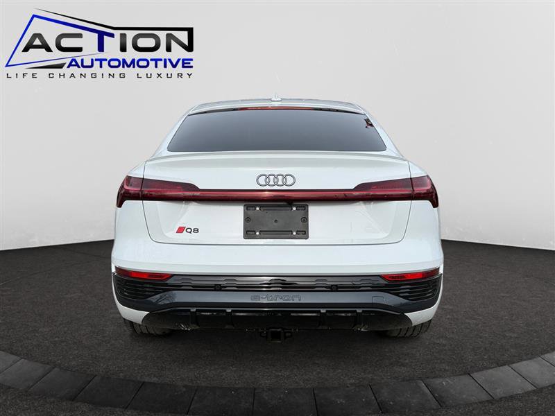Used 2024 Audi Q8 e-tron Premium Plus image 7