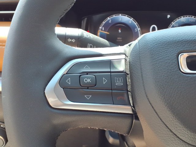 Certified 2025 Jeep Compass Limited w/ Elite Group AWD/4WD image 17