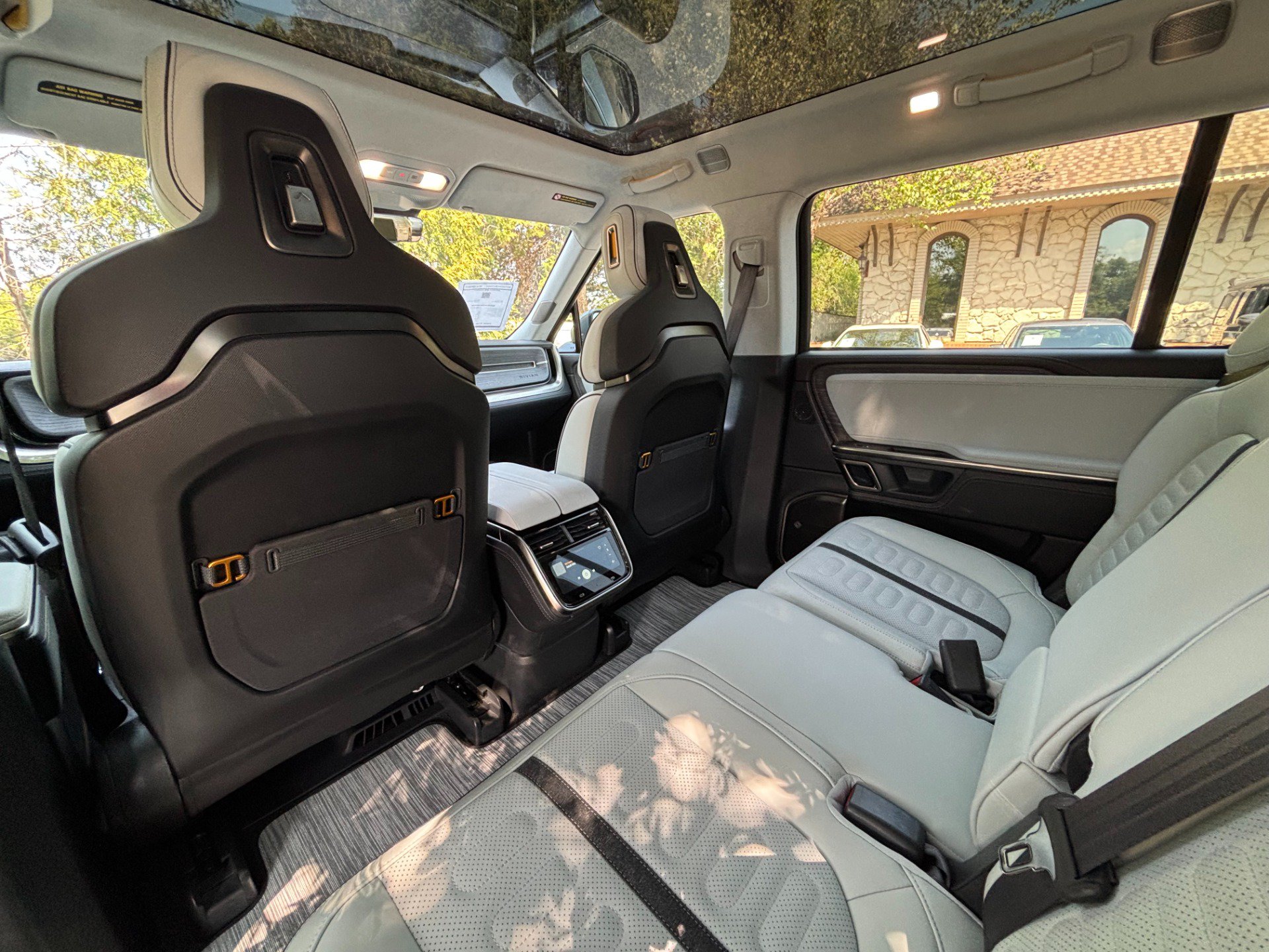Used 2024 Rivian R1S Adventure Dual AWD/4WD image 17