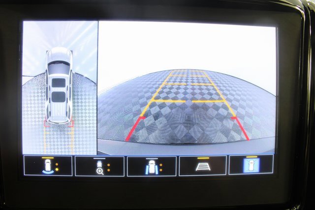 Used 2023 Chevrolet Traverse LT w/ Rear Camera Mirror Package image 5