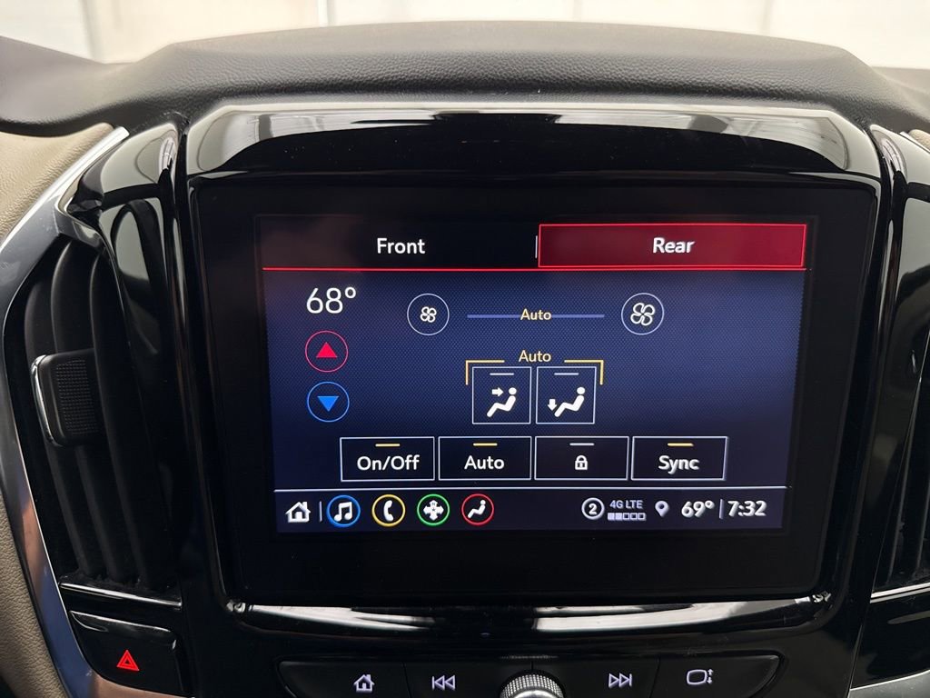Used 2022 Chevrolet Traverse LT image 33