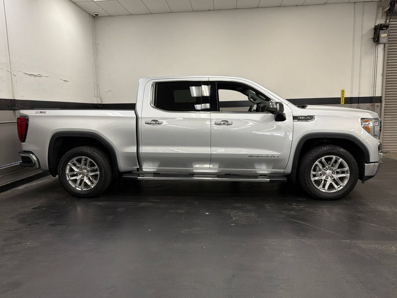 Used 2021 GMC Sierra 1500 SLT w/ SLT Premium Plus Package AWD/4WD image 3