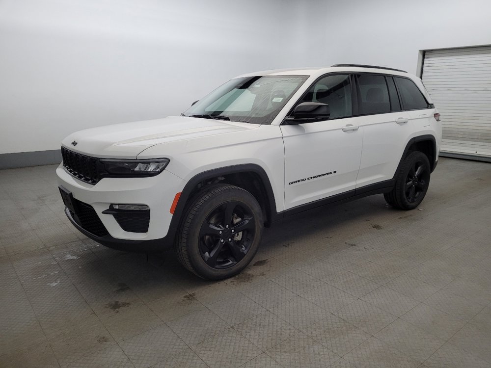 Used 2023 Jeep Grand Cherokee Limited w/ Black Appearance Package image 2