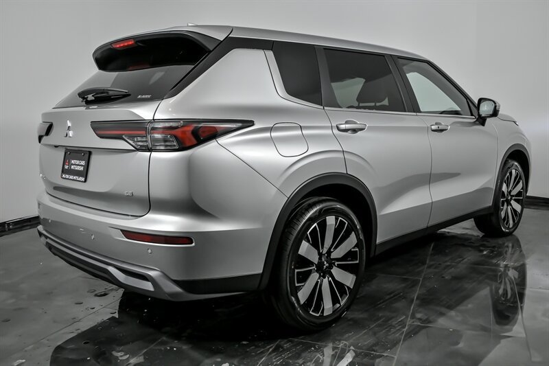New 2026 Mitsubishi Outlander SE AWD/4WD image 8