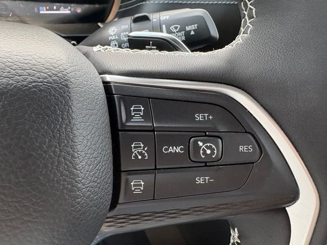 Used 2025 Jeep Grand Cherokee Altitude AWD/4WD image 25