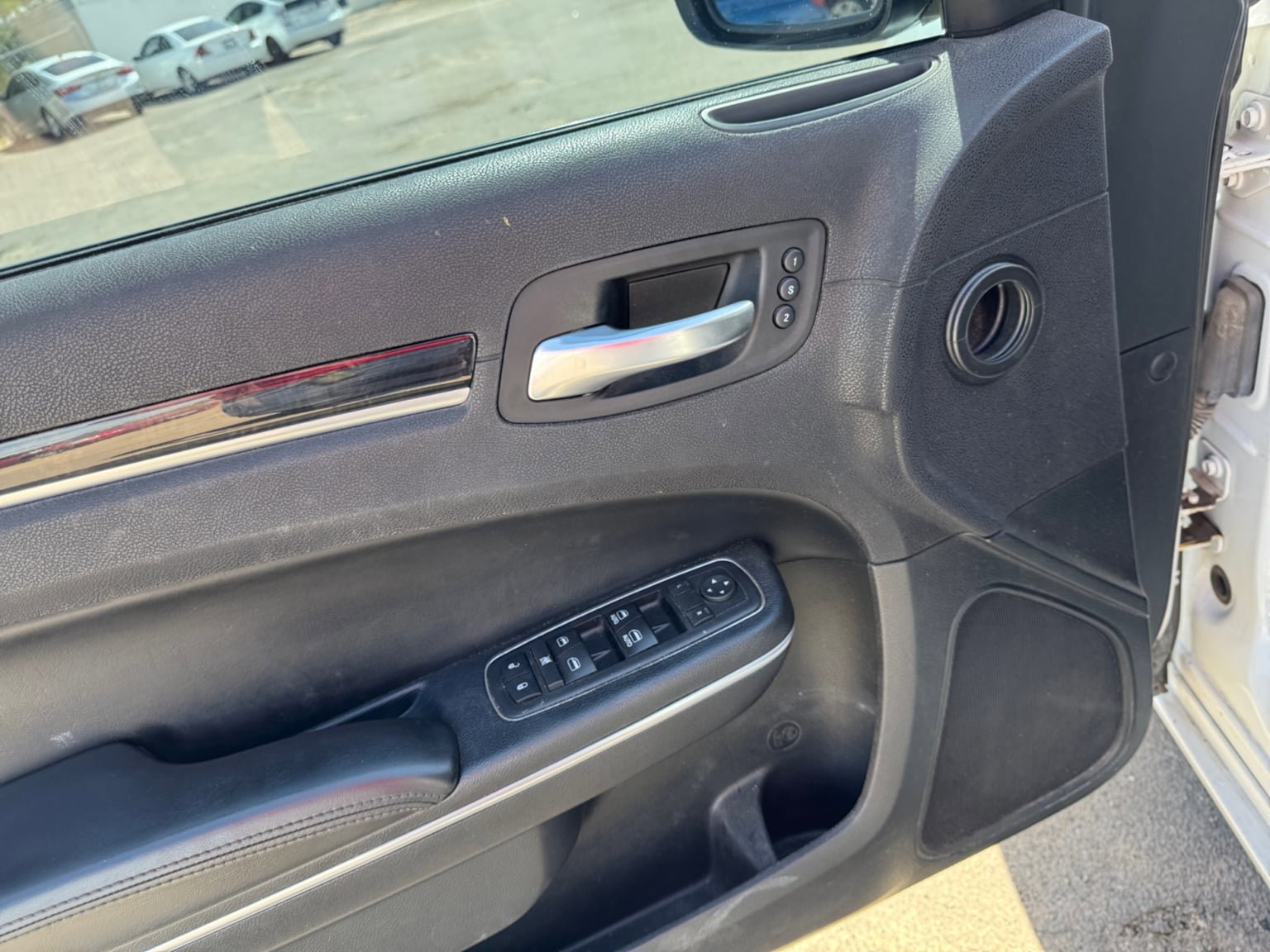 Used 2018 Chrysler 300 Limited RWD image 11