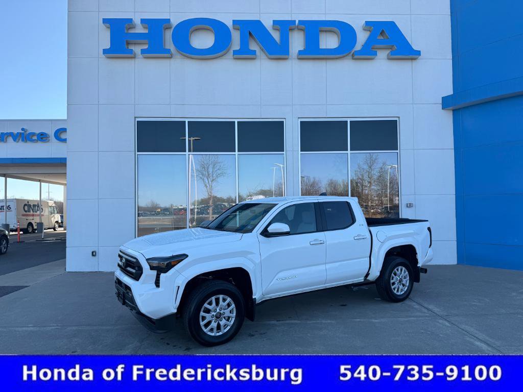 Used 2025 Toyota Tacoma SR5 image 1