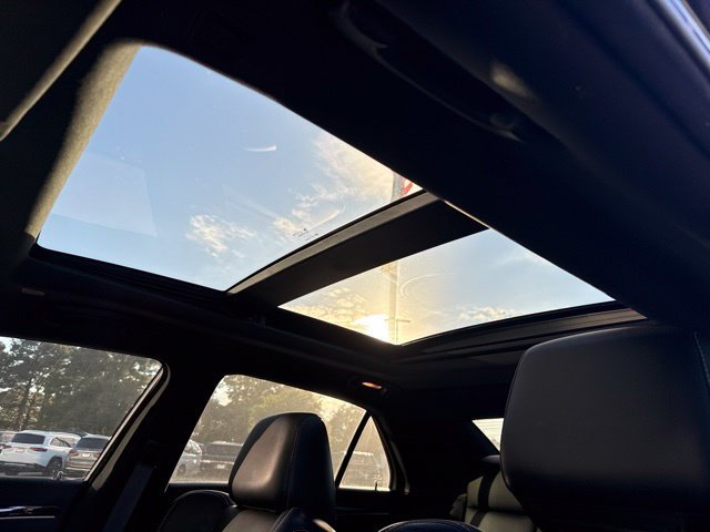 Used 2023 Chrysler 300 C RWD image 8