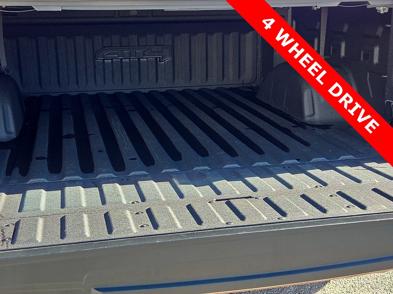 Used 2024 GMC Sierra 1500 AT4 image 9