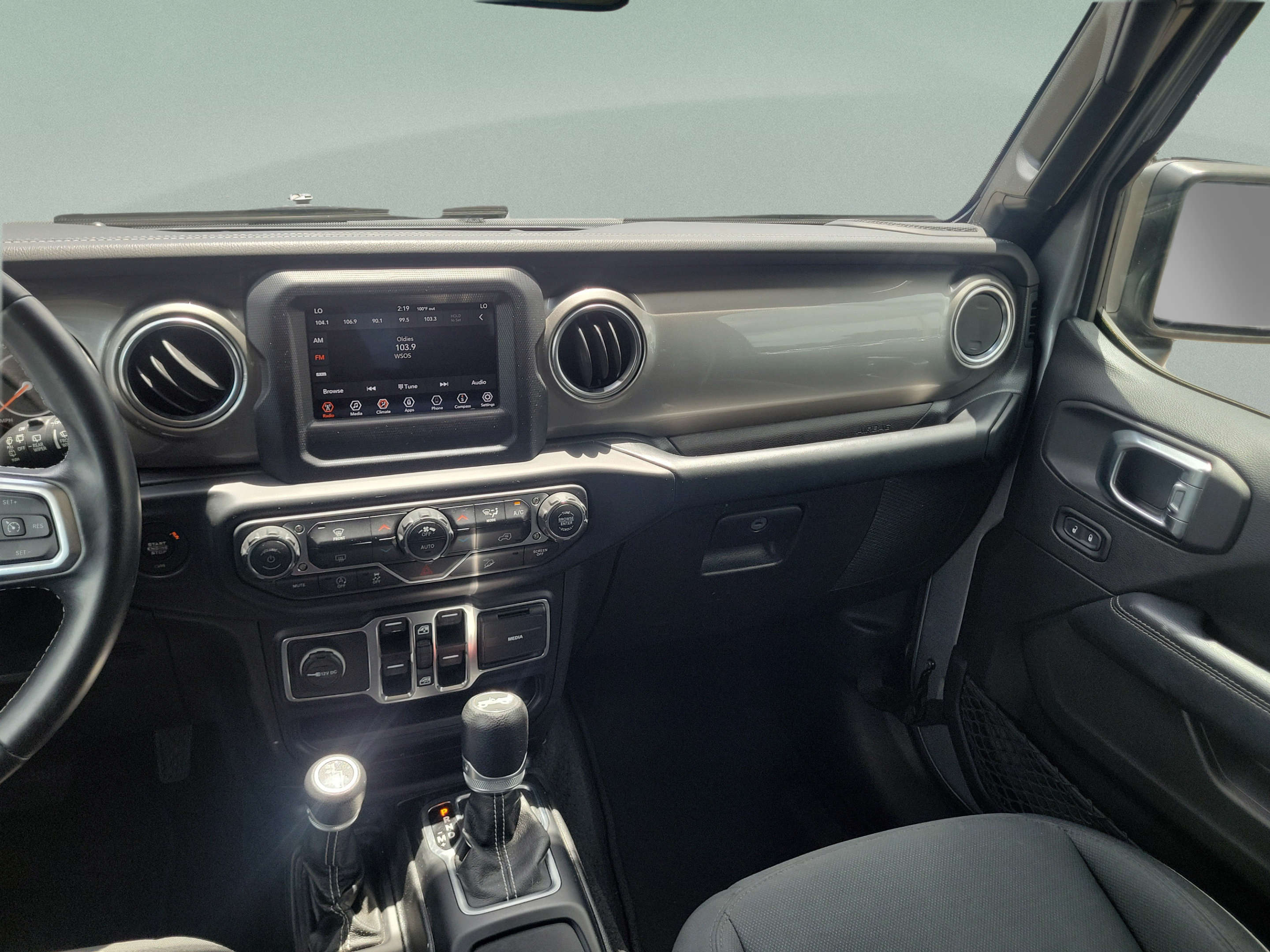 Used 2020 Jeep Wrangler Unlimited Sahara AWD/4WD image 16