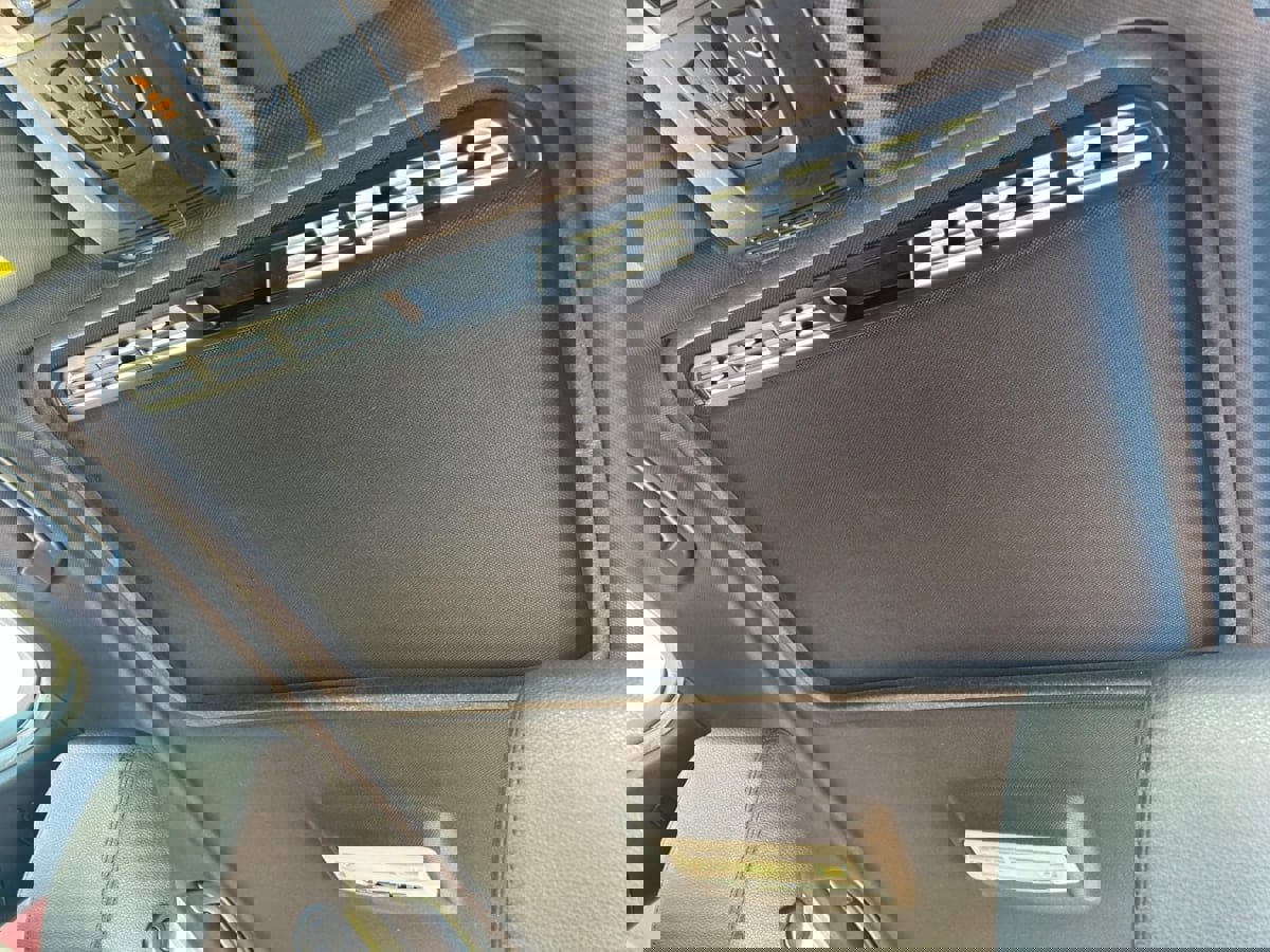 Used 2018 BMW 330i Sedan w/ Premium Package image 19