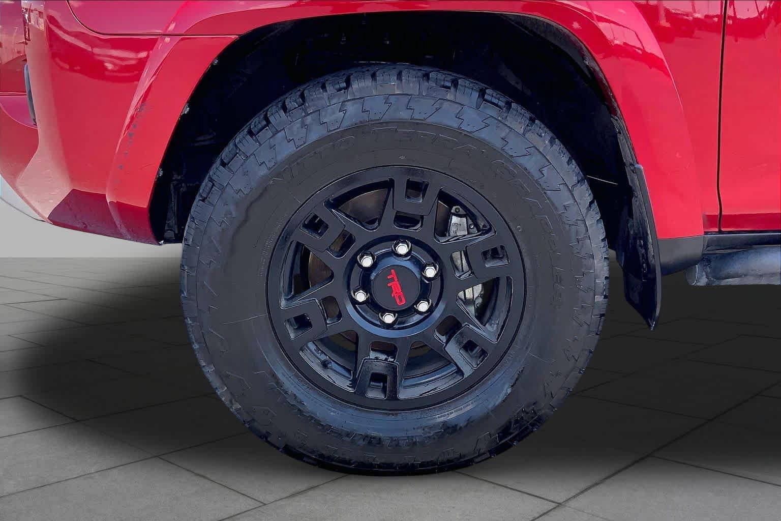 Used 2022 Toyota 4Runner TRD Off-Road Premium AWD/4WD image 11