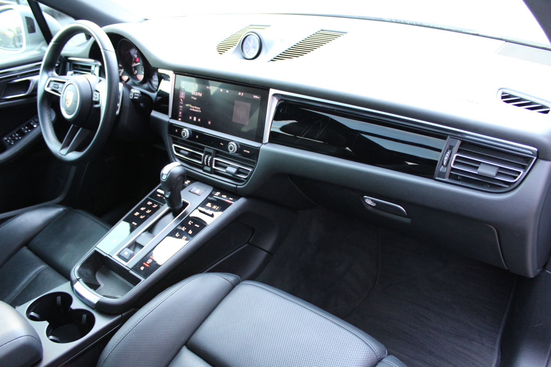 Used 2023 Porsche Macan image 27