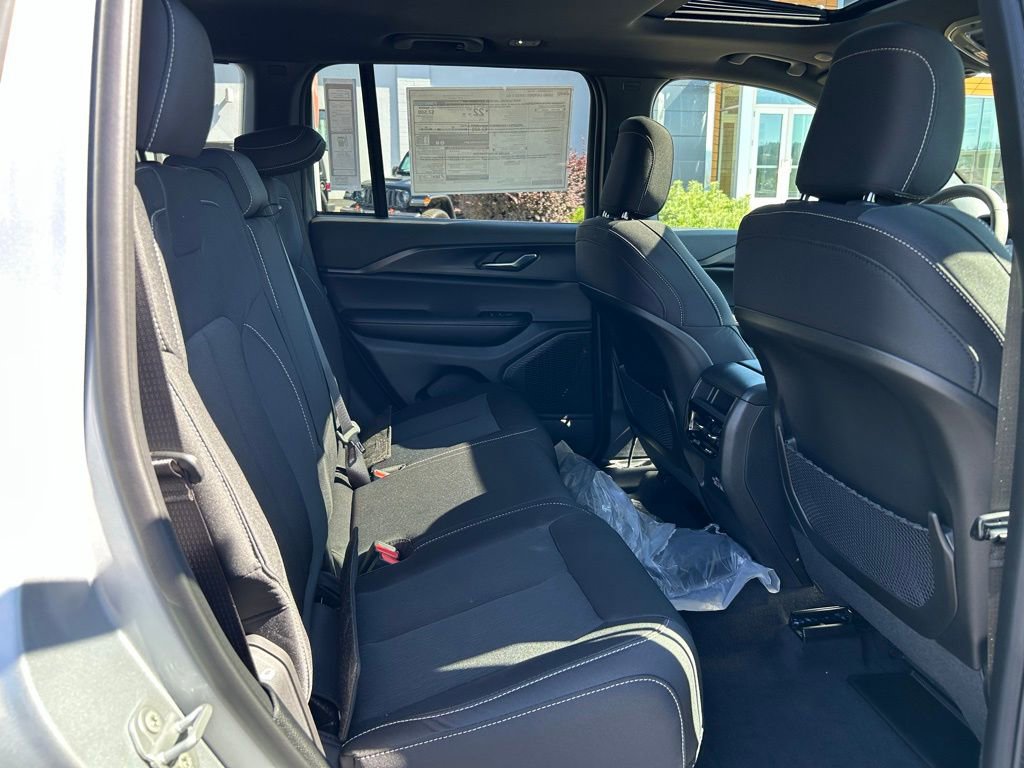 New 2025 Jeep Grand Cherokee Laredo X image 29