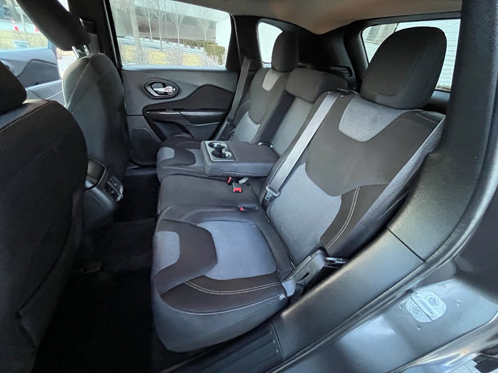 Used 2014 Jeep Cherokee Latitude FWD image 30