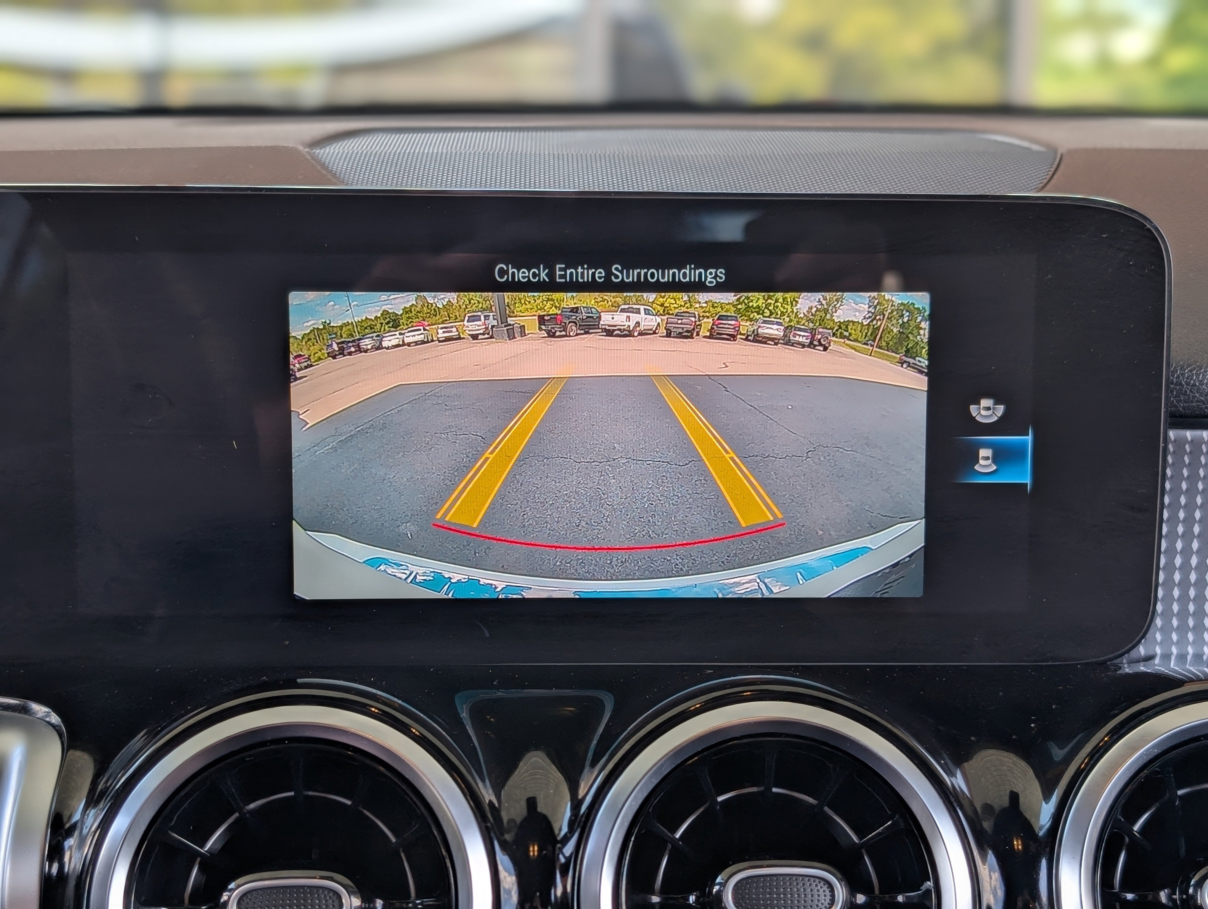 Used 2023 Mercedes-Benz GLB 250 4MATIC image 3