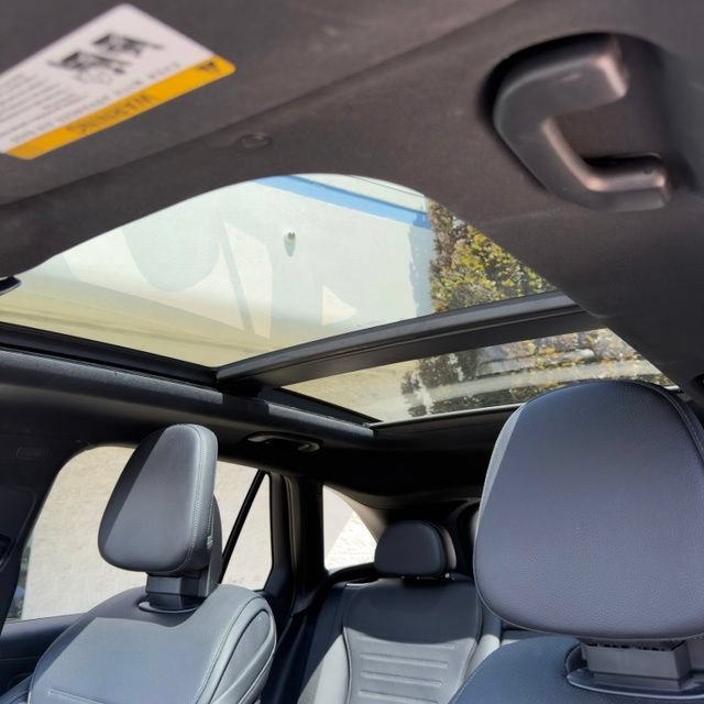 Used 2023 Mercedes-Benz GLC 300 4MATIC image 17