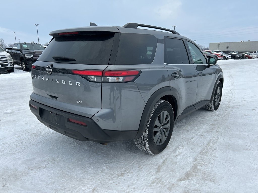 Used 2024 Nissan Pathfinder SV image 3