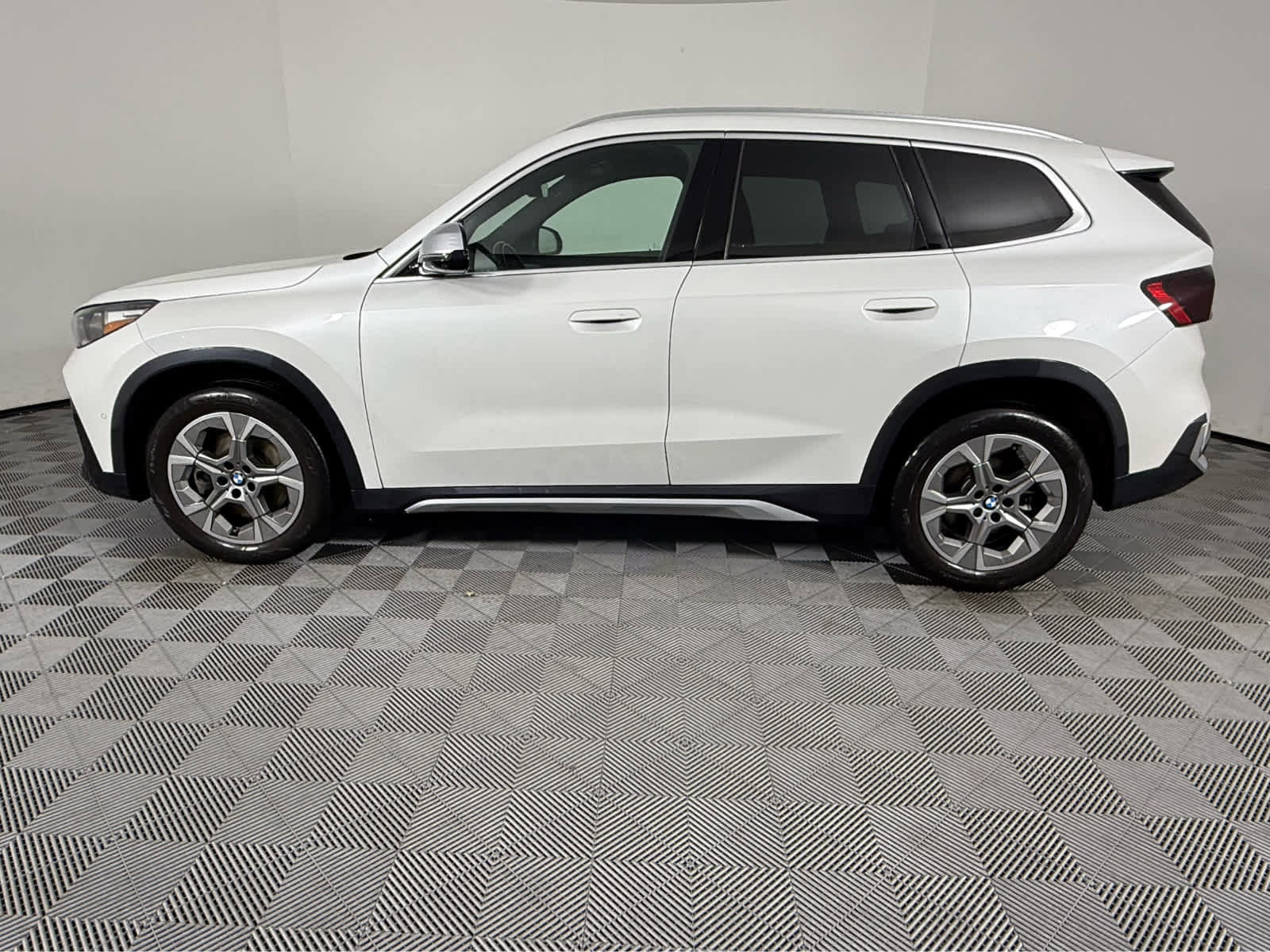 Certified 2023 BMW X1 xDrive28i w/ Premium Package image 6