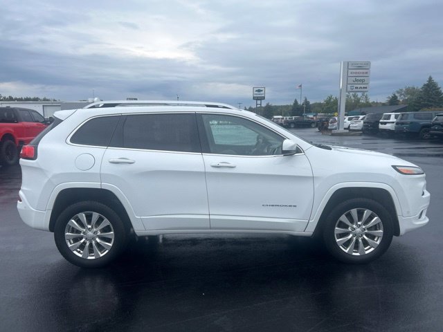 Used 2018 Jeep Cherokee Overland w/ Technology Group AWD/4WD image 8