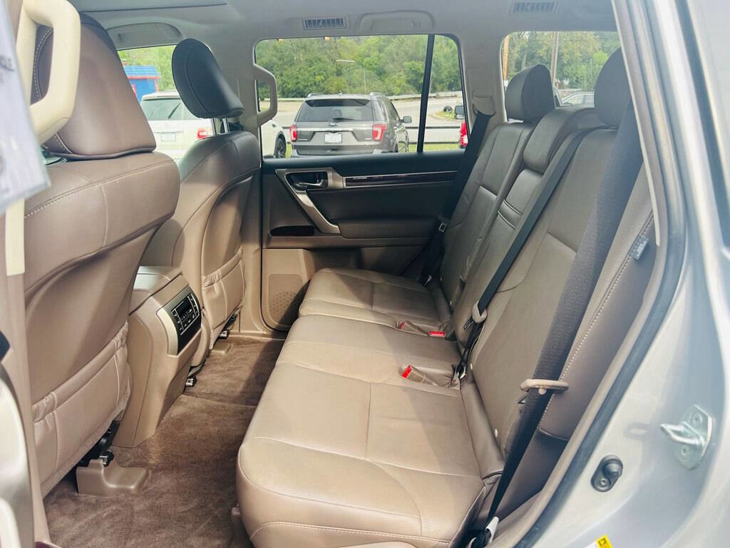 Used 2016 Lexus GX 460 image 10