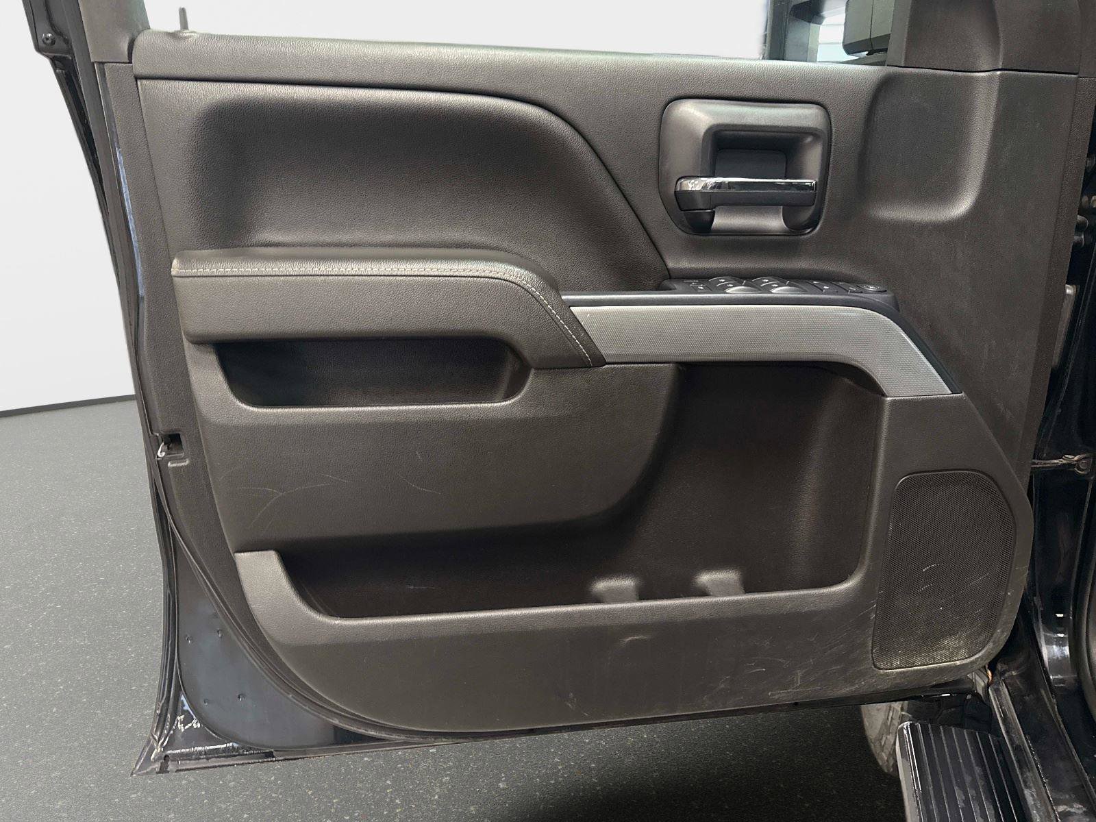 Used 2016 Chevrolet Silverado 2500 LT w/ Midnight Edition image 17