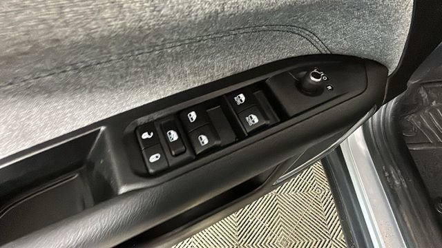Used 2025 Jeep Compass Sport AWD/4WD image 10