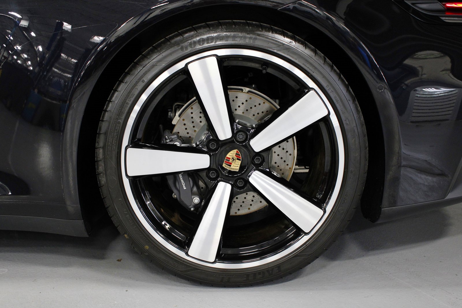 Certified 2025 Porsche 911 Carrera image 12