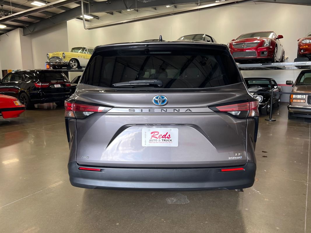 Used 2021 Toyota Sienna LE image 6