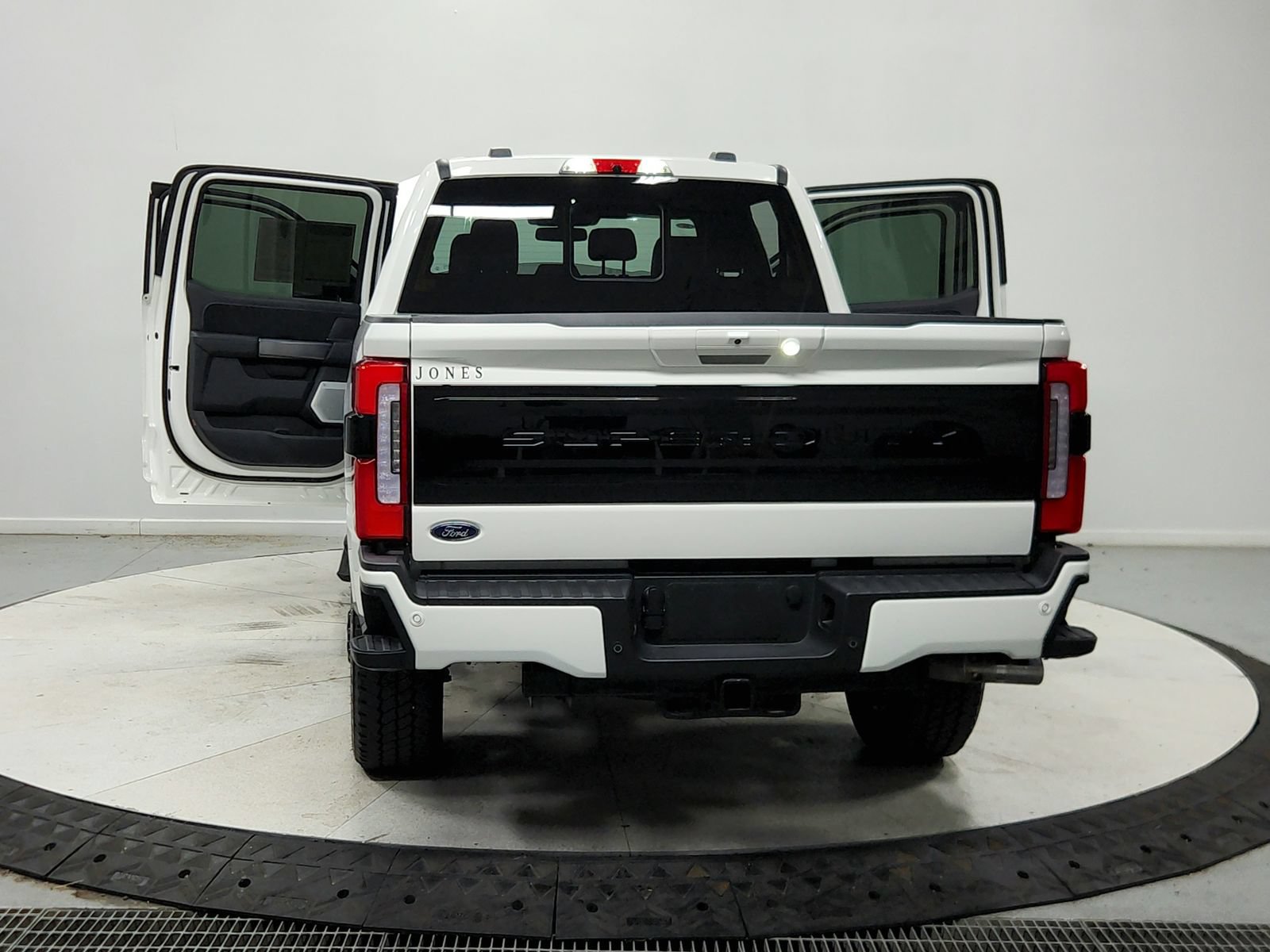 Used 2026 Ford F250 Platinum AWD/4WD image 15