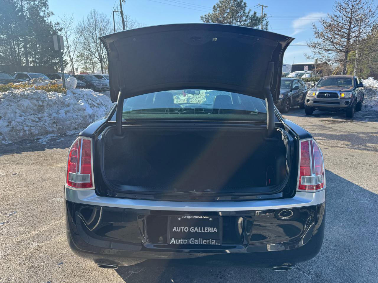 Used 2013 Chrysler 300 C w/ Beats Audio Group image 19