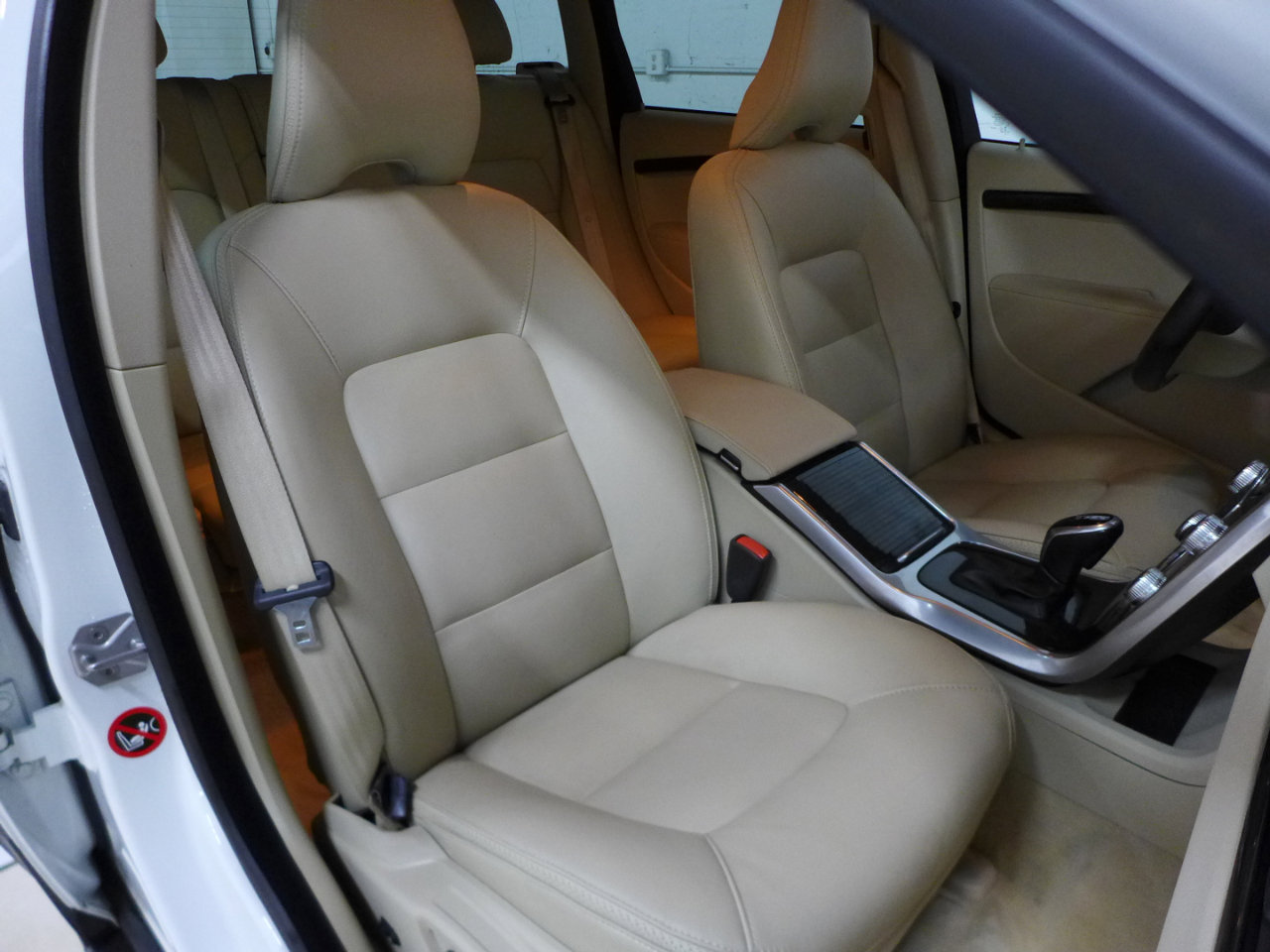 Used 2016 Volvo XC70 T5 Platinum w/ Protection Package image 44