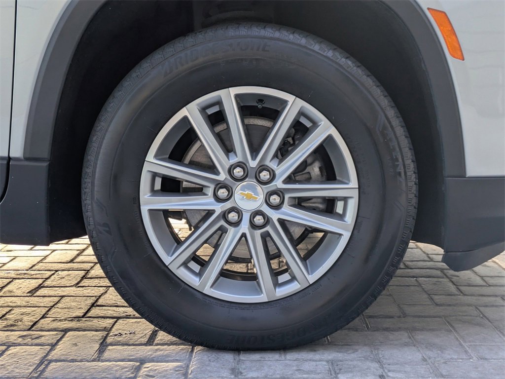 Used 2023 Chevrolet Traverse LT image 11