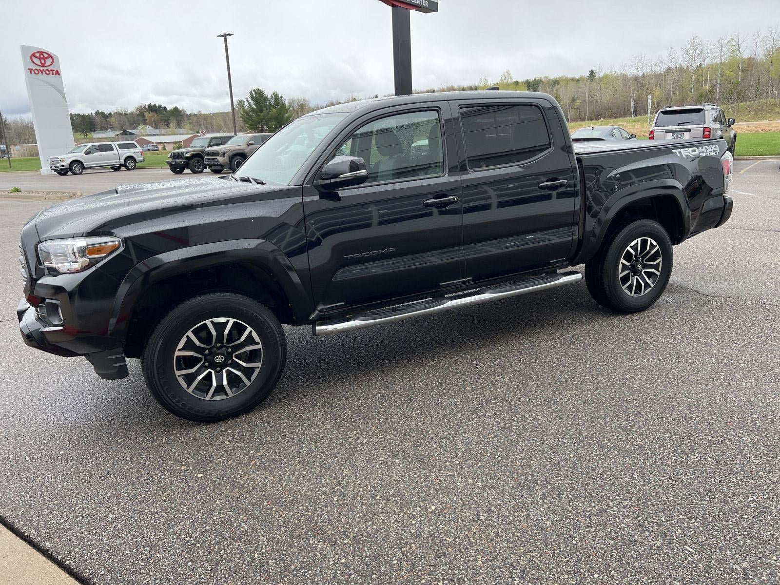 Used 2022 Toyota Tacoma TRD Sport w/ Black Out Package (TMS) AWD/4WD image 27
