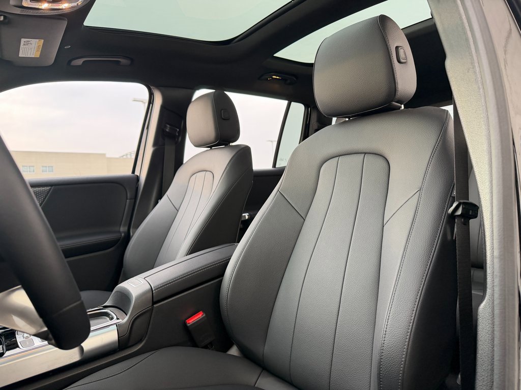 Used 2026 Mercedes-Benz GLB 250 4MATIC image 5