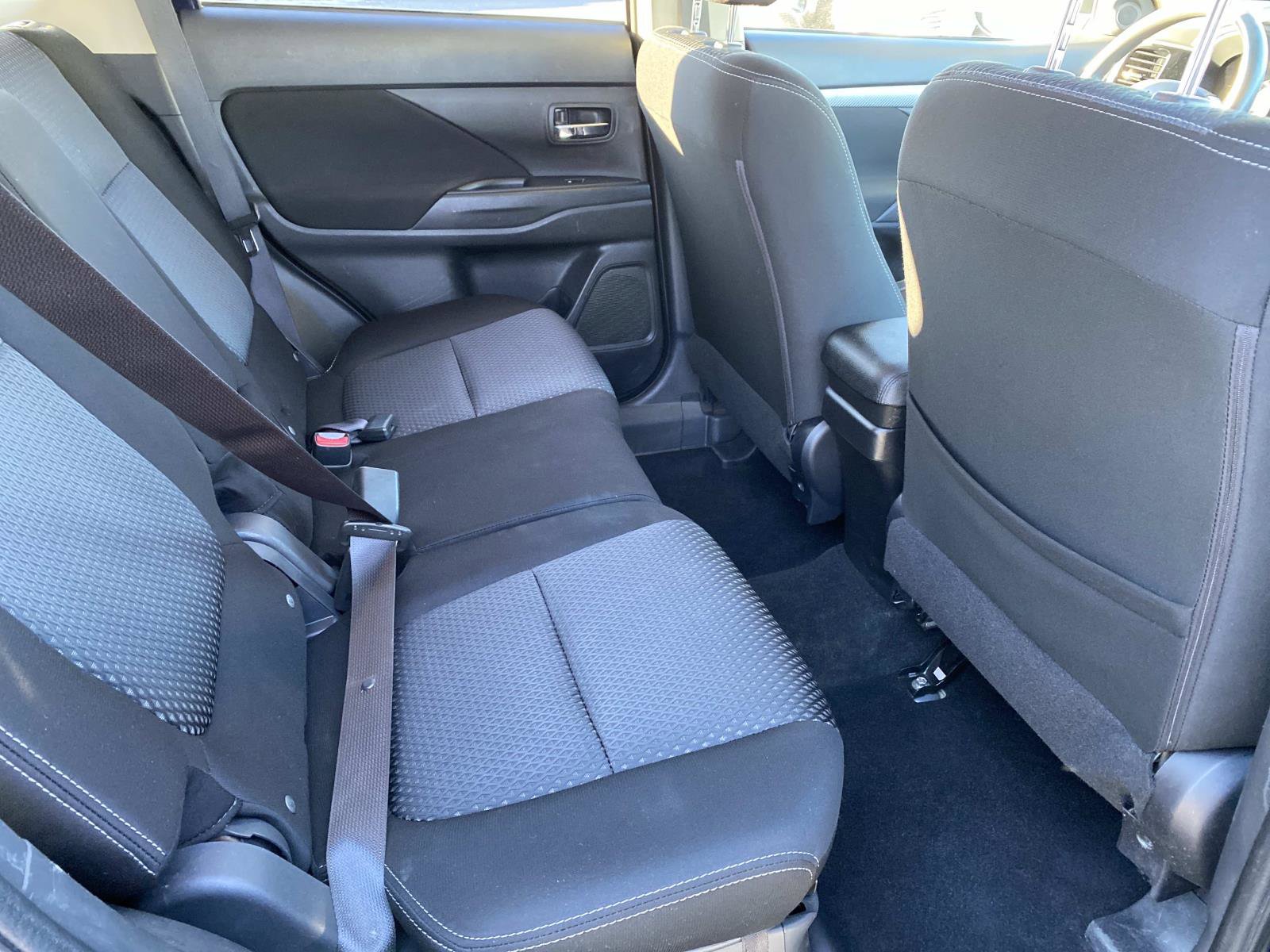 Used 2018 Mitsubishi Outlander ES image 17