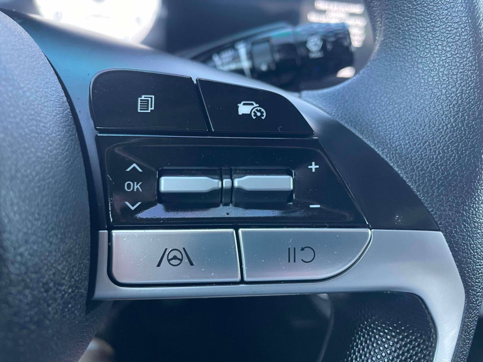 Used 2024 Hyundai Elantra SEL FWD image 19