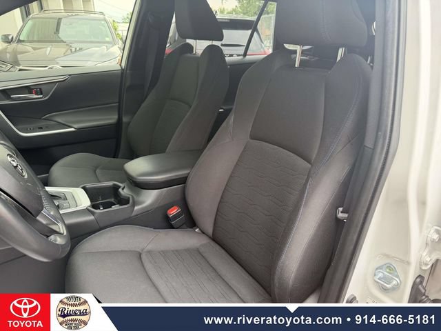 Used 2023 Toyota RAV4 SE w/ SE Grade Weather Package AWD/4WD image 14