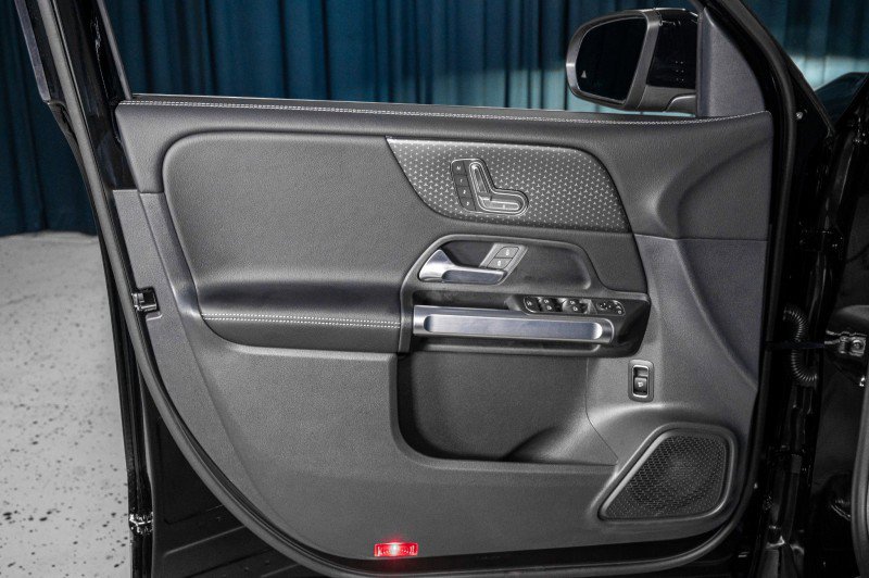 New 2025 Mercedes-Benz GLB 250 image 12