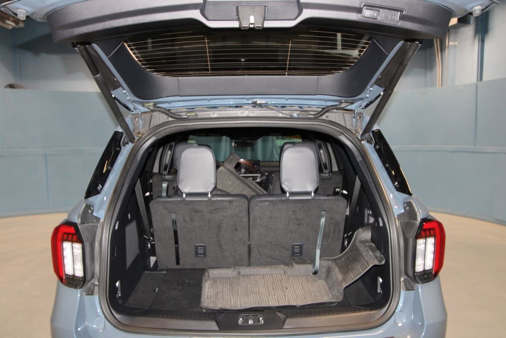 Used 2025 Ford Explorer ST-Line image 38