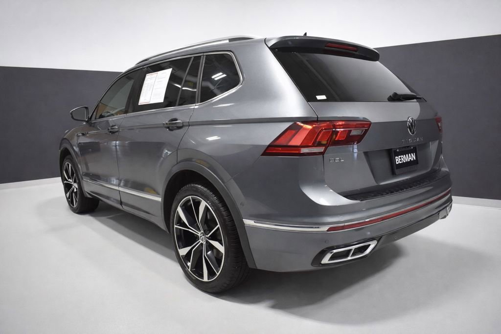 Used 2023 Volkswagen Tiguan SEL R-Line image 3