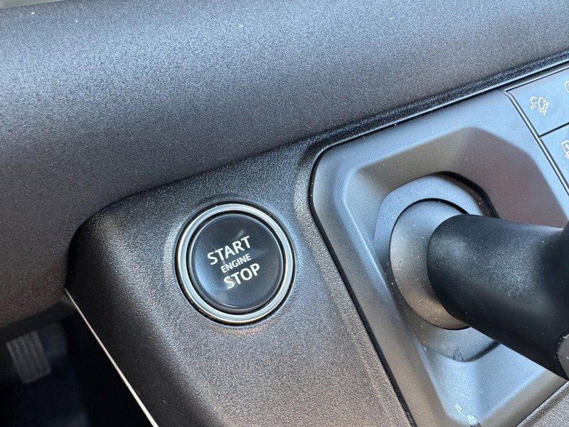 Used 2023 Land Rover Defender 110 X-Dynamic SE image 24