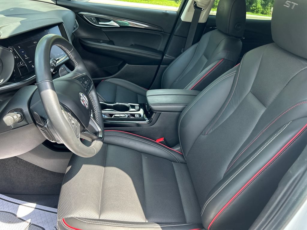 Used 2022 Buick Envision Essence w/ Technology Package I FWD image 12