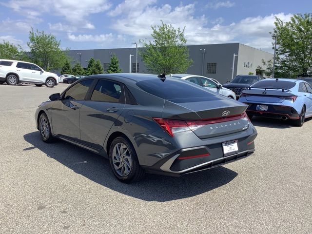 Certified 2024 Hyundai Elantra Blue FWD image 8