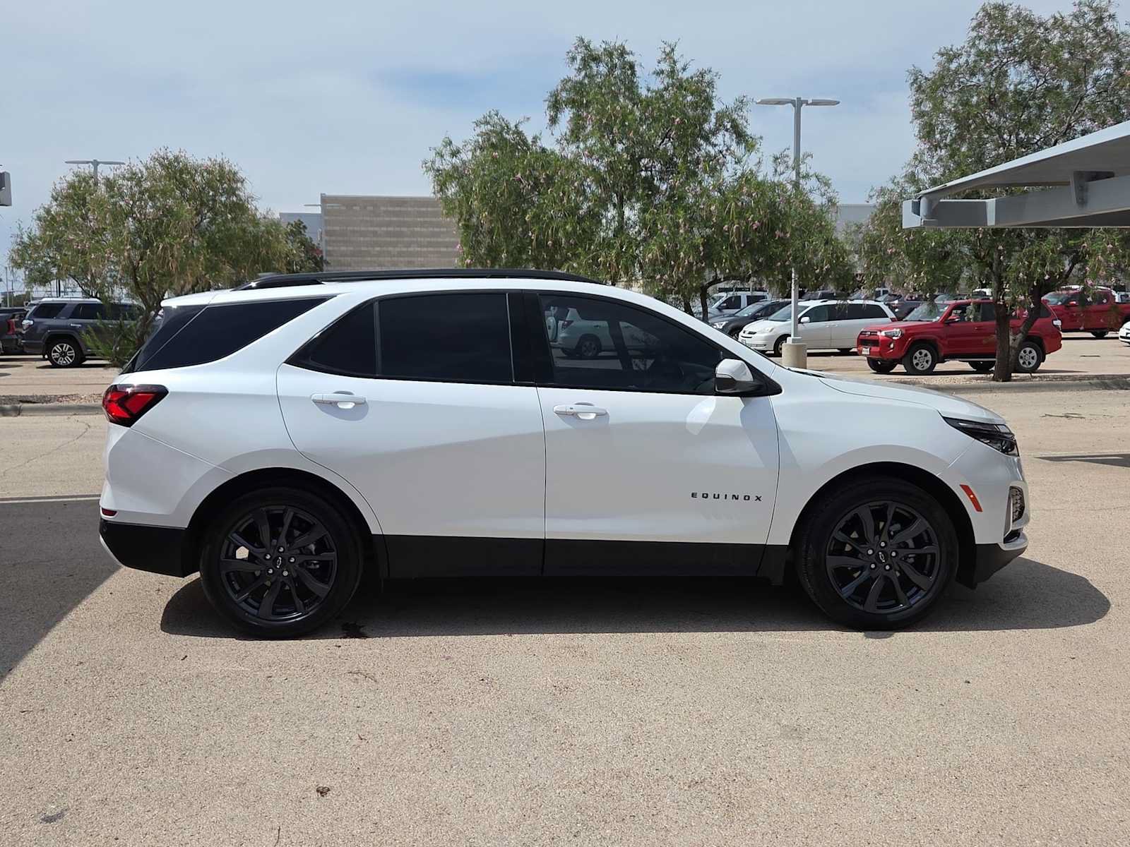 Used 2024 Chevrolet Equinox RS FWD image 9