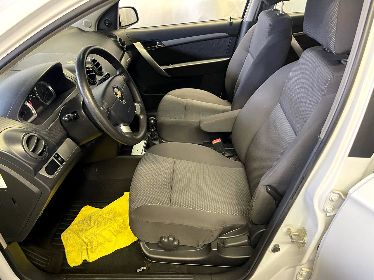 Used 2009 Chevrolet Aveo LT w/ Power and Convenience Package image 21