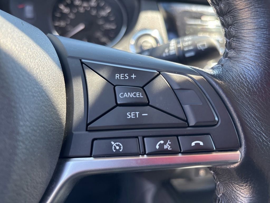 Used 2017 Nissan Rogue SV AWD/4WD image 29