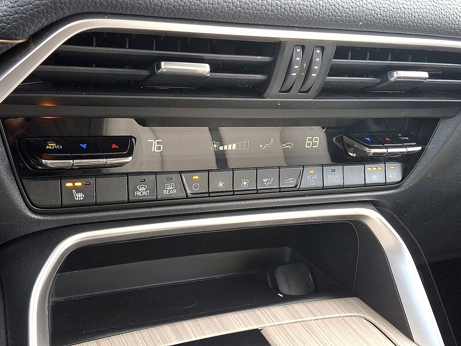 Certified 2024 MAZDA CX-90 Plug-In Hybrid w/ Premium Pkg image 18