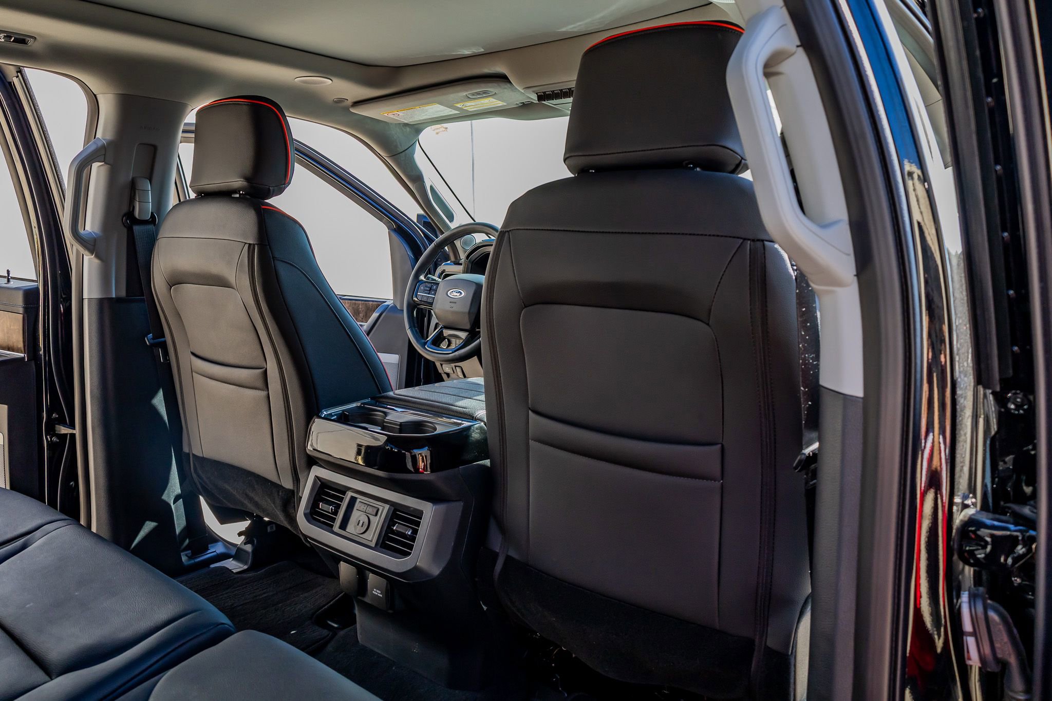 Used 2024 Ford F250 Lariat w/ Lariat Ultimate Package image 32